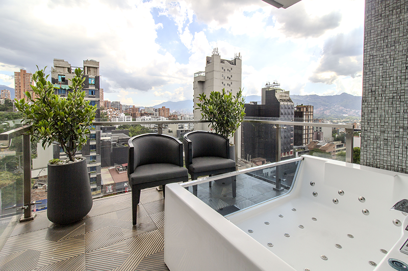 viscount-suite-803-room-jacuzzi-balcony-1